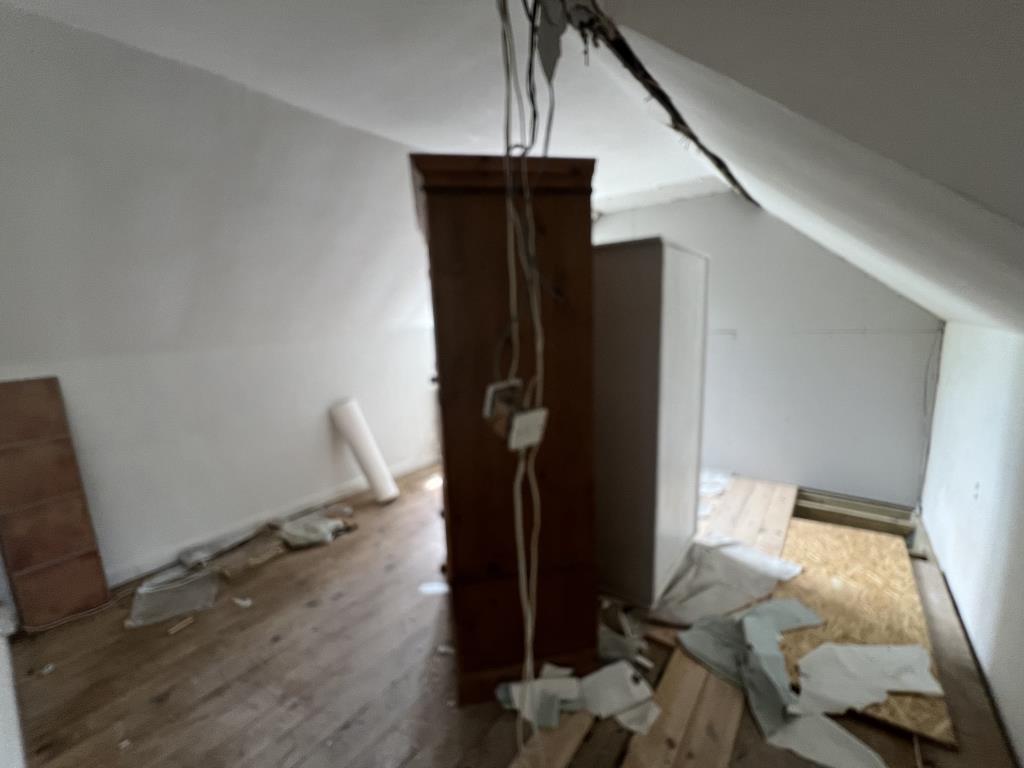 Lot: 153 - DETACHED COTTAGE FOR COMPLETE REFURBISHMENT - The bedroom to the front of the cottage